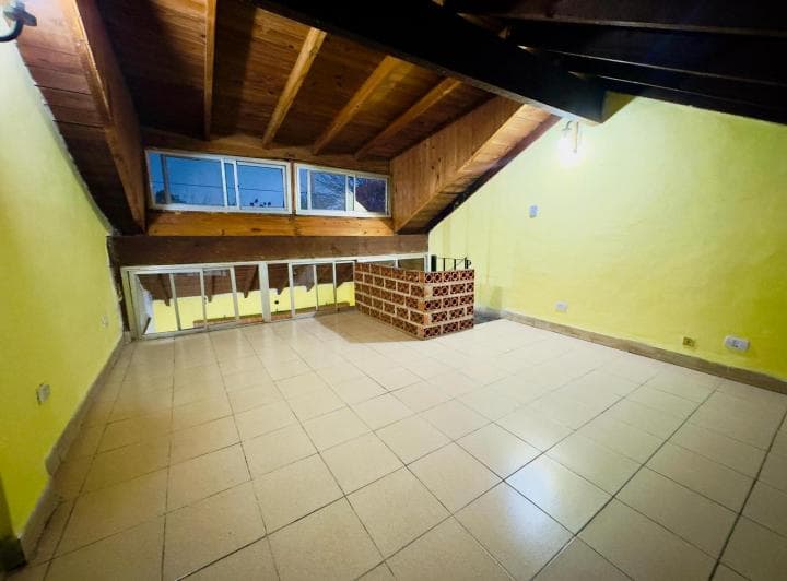 departamento en planta alta zona boulogne 5