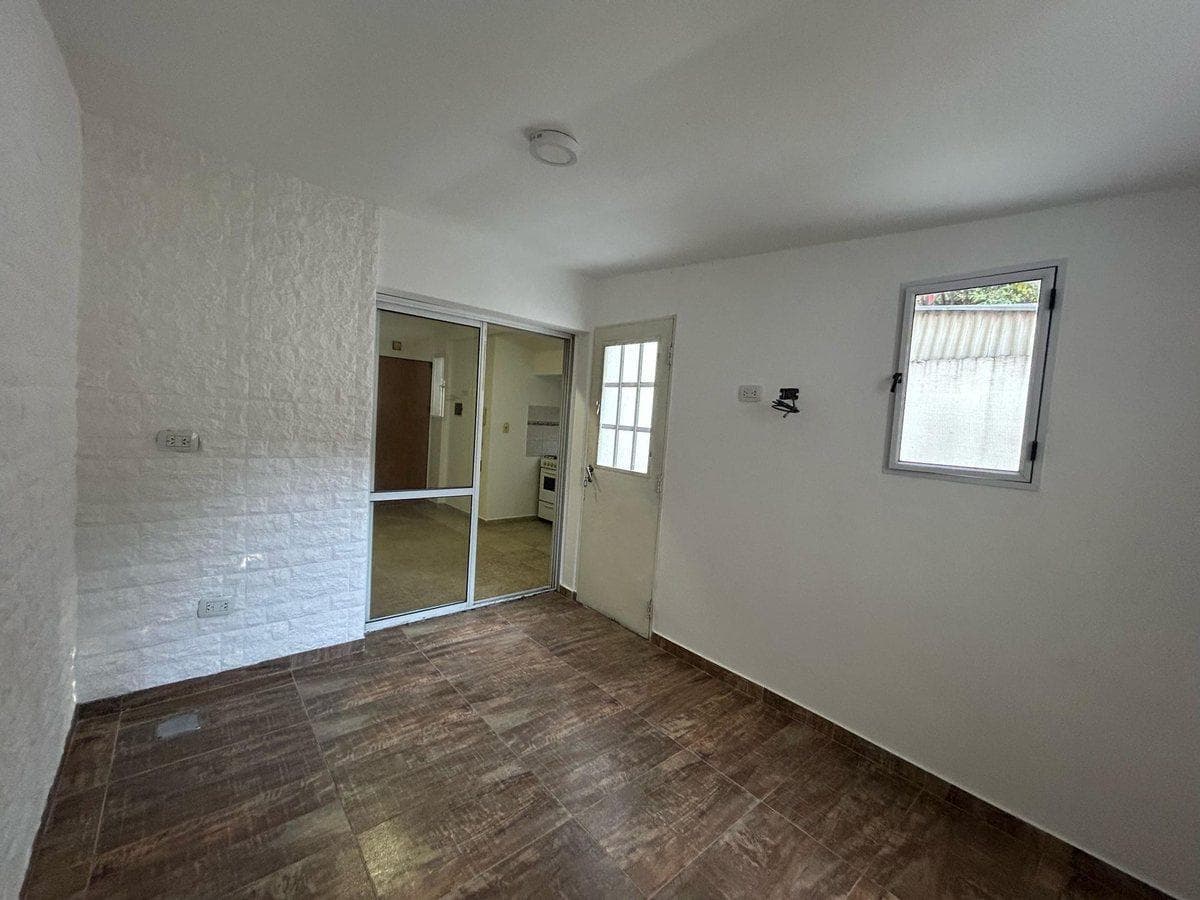 Venta Depto 2 Amb con Patio, Santos Lugares 2