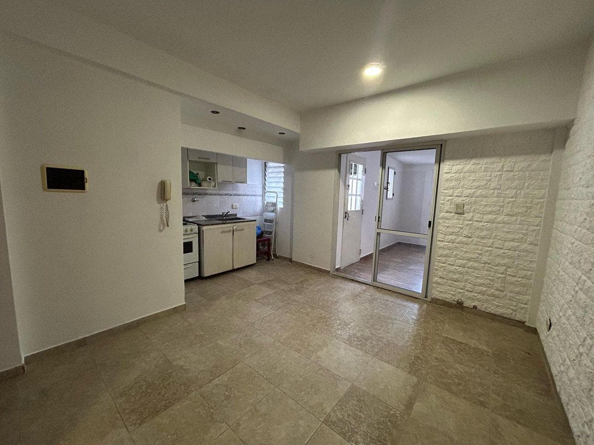 Venta Depto 2 Amb con Patio, Santos Lugares 3