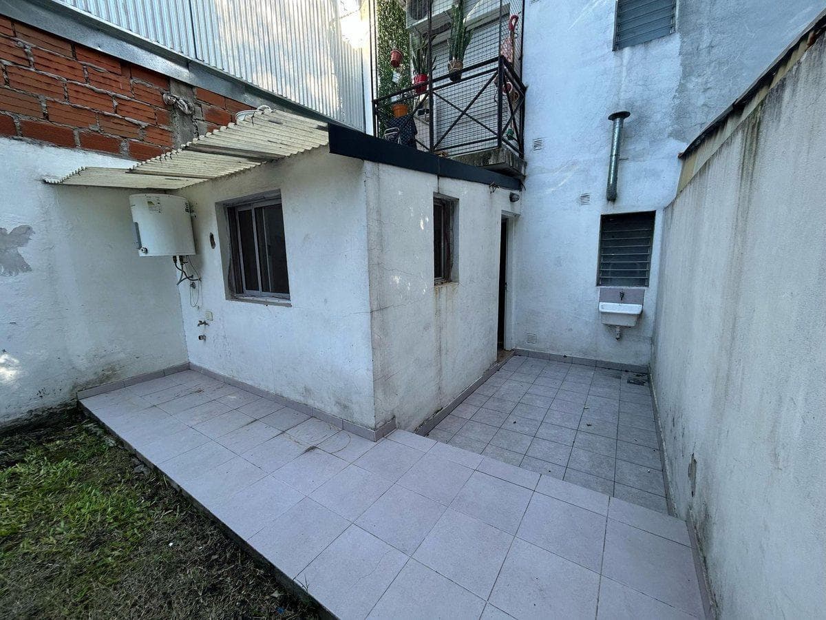 Venta Depto 2 Amb con Patio, Santos Lugares 5