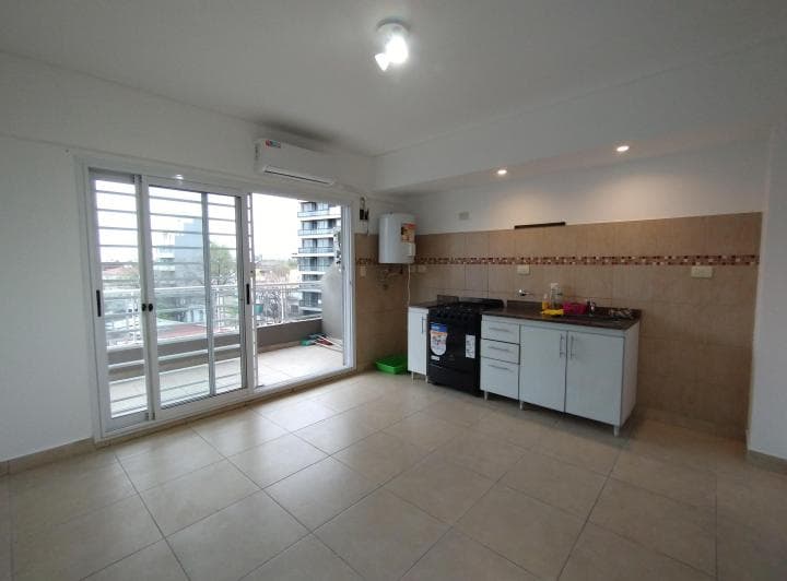 Depto 2 Amb Alquiler Liniers Con Balcon Al Fte - Av Rivadavia y Tuyu 1