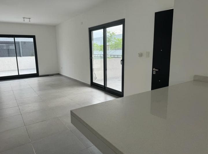 Venta de Duplex de 3 ambientes en Pacheco / Benavidez 5