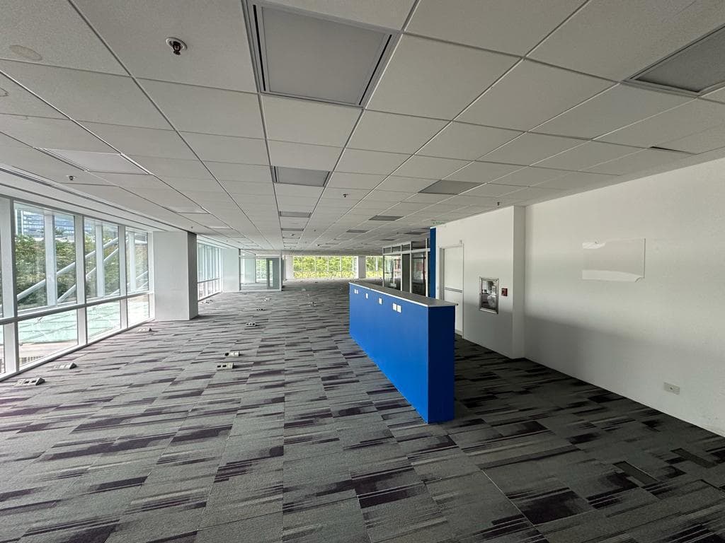 Madero Riverside - Cecilia Grierson 255 - Oficinas en Alquiler 1