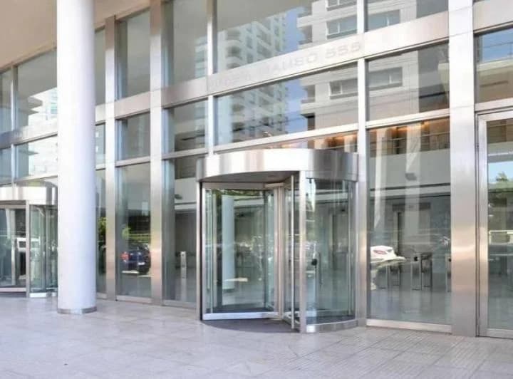 ALQUILER DE OFICINA CORPORATIVA c/COCHERA - MADERO CENTER 1
