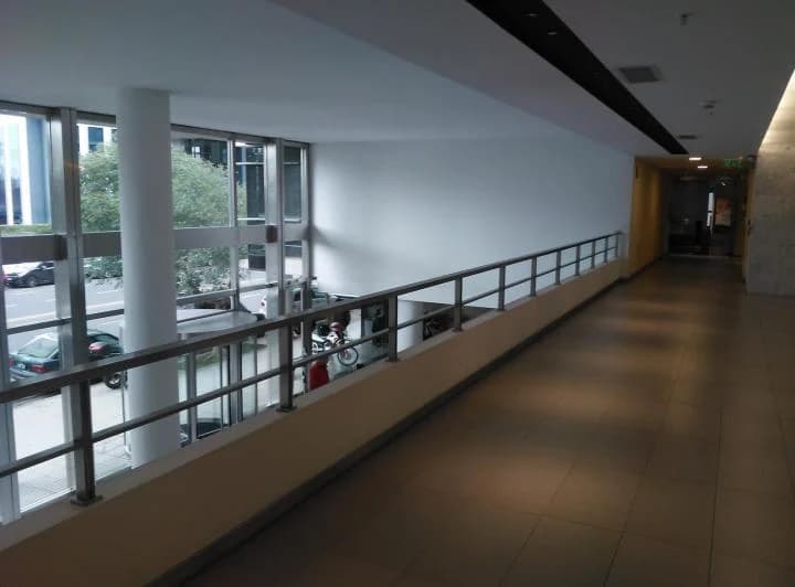ALQUILER DE OFICINA CORPORATIVA c/COCHERA - MADERO CENTER 5