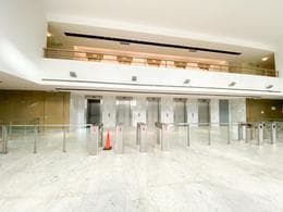 ALQUILER DE OFICINA CORPORATIVA c/COCHERA - MADERO CENTER 3