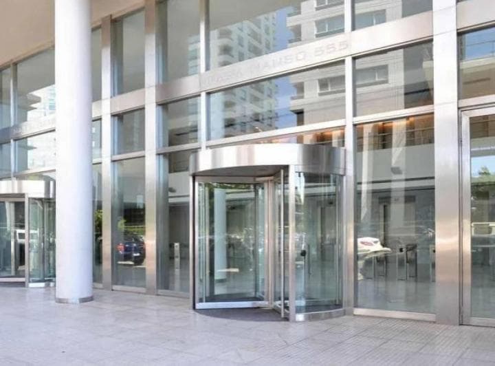 ALQUILER DE OFICINA CORPORATIVA c/COCHERA - MADERO CENTER 4