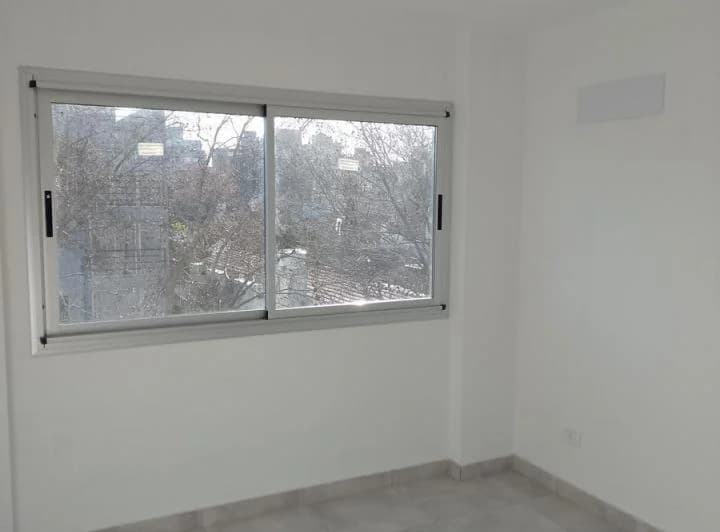 ALQUILER DE DEPARTAMENTO CON COCHERA CERCANO AL CENTRO DE MORON 1