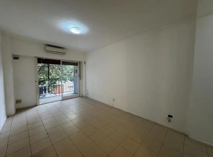EXCELENTE MONOAMBIENTE AL FRENTE CON BALCON 2