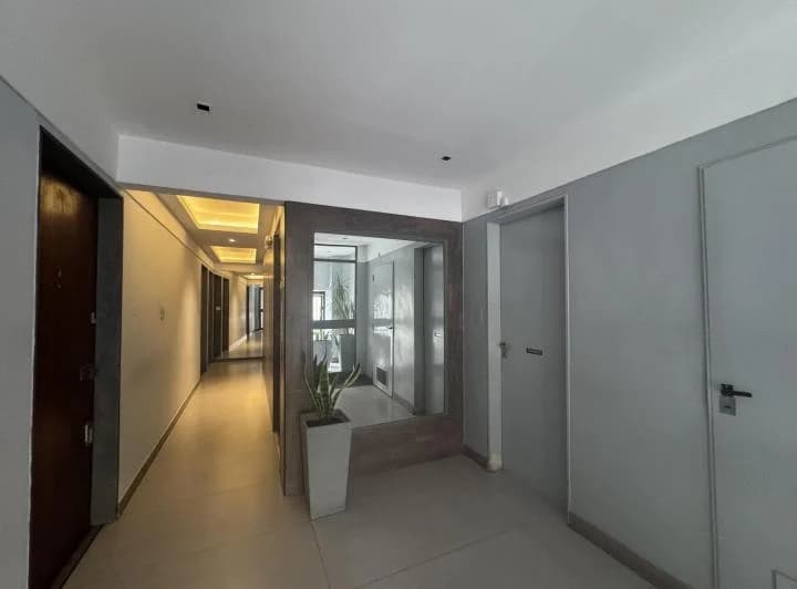 EXCELENTE MONOAMBIENTE AL FRENTE CON BALCON 5