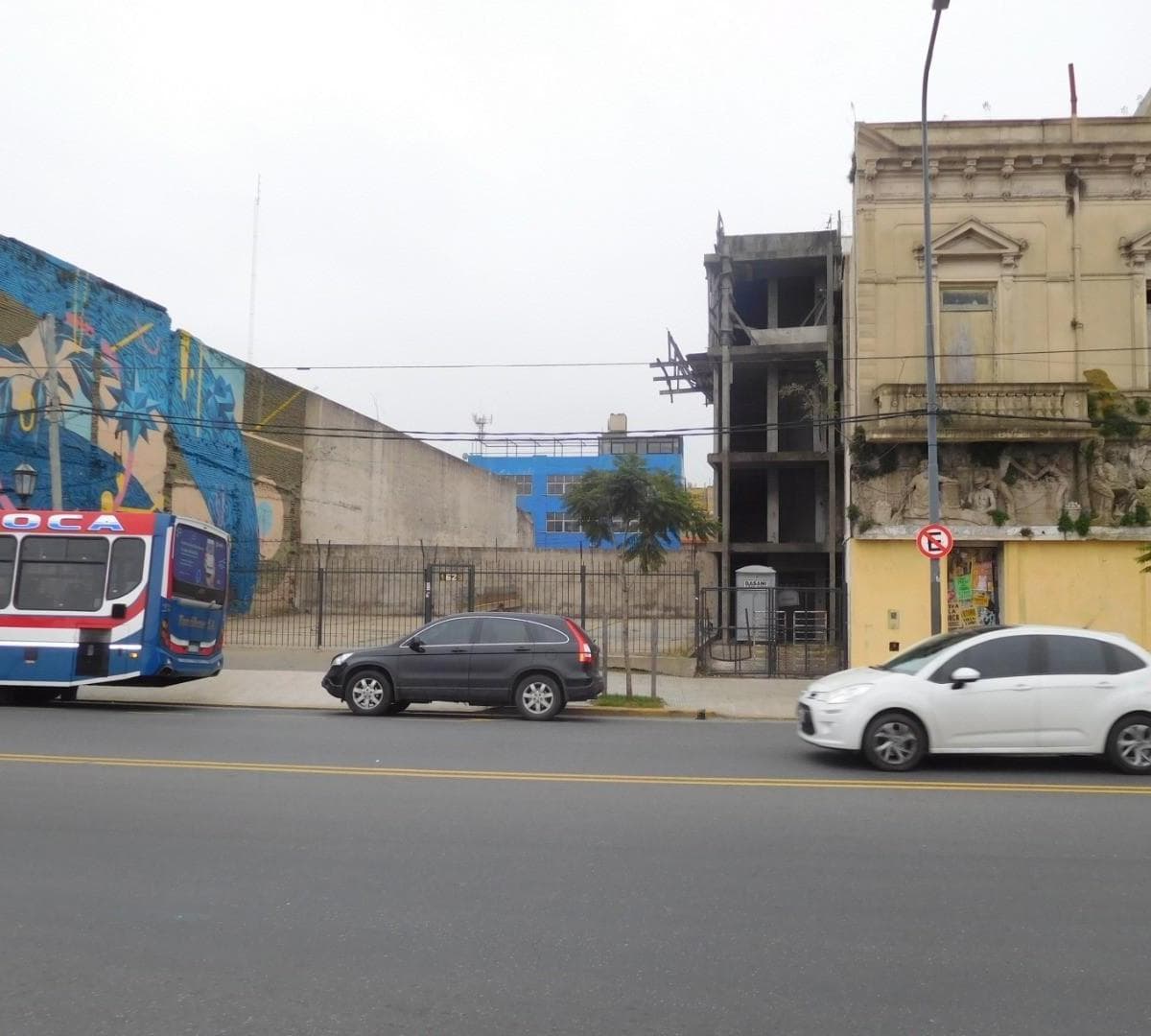 Unico Lote Techado de 2400 m² Sobre Av Pedro de Mendoza 5