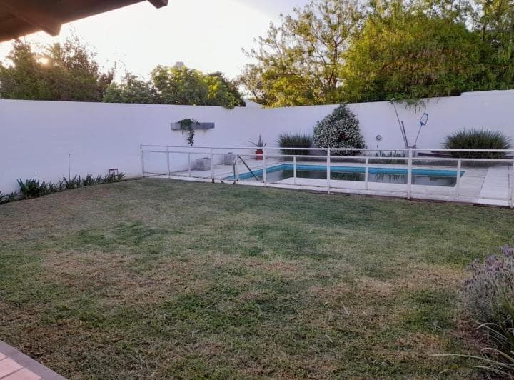 Hermosa casa a la venta - 560mts - 4 dormitorios 5