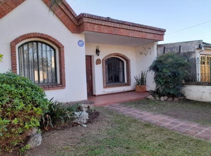 Hermosa casa a la venta - 560mts - 4 dormitorios 3