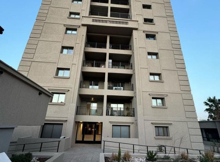 OPENHOUSE alquila hermoso departamento de categoría en Torres del Marqués. 2
