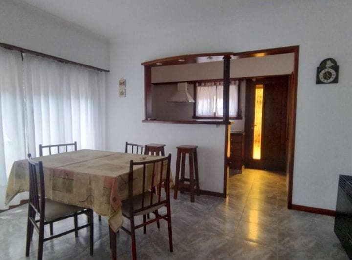 Casa 3 ambientes. | Calle 28 al 300 5