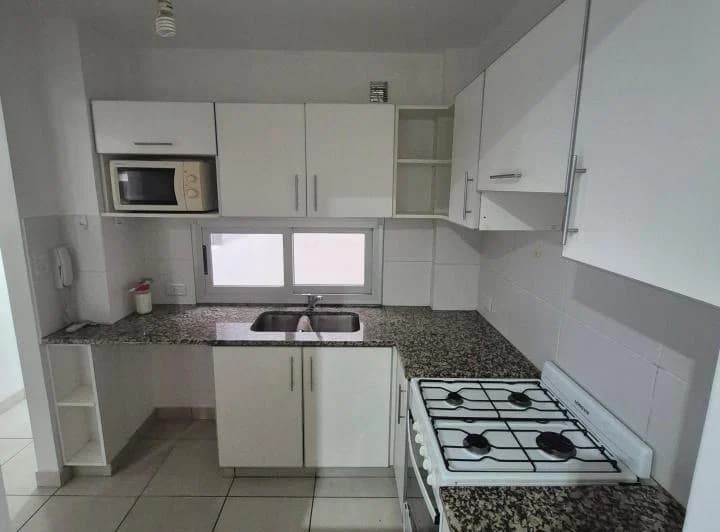 ALQUILER DIAG 74 e/ 6 Y PLAZA ITALIA 1 DORM$ 480.000 1