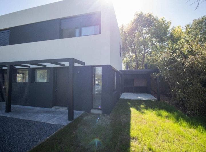 ALQUILER CASA 2 DORMITORIOS DUPLEX SOLYMAR GARAGE 1