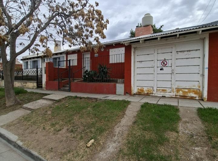 Alquiler Casa 2 dormitorios - Patio - Ingreso vehicular - Islas Malvinas 1886 - Neuquén Capital 3