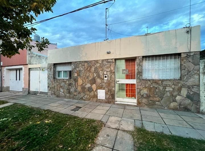 Venta - Casa al frente en barrio roma - Santa Fe 2
