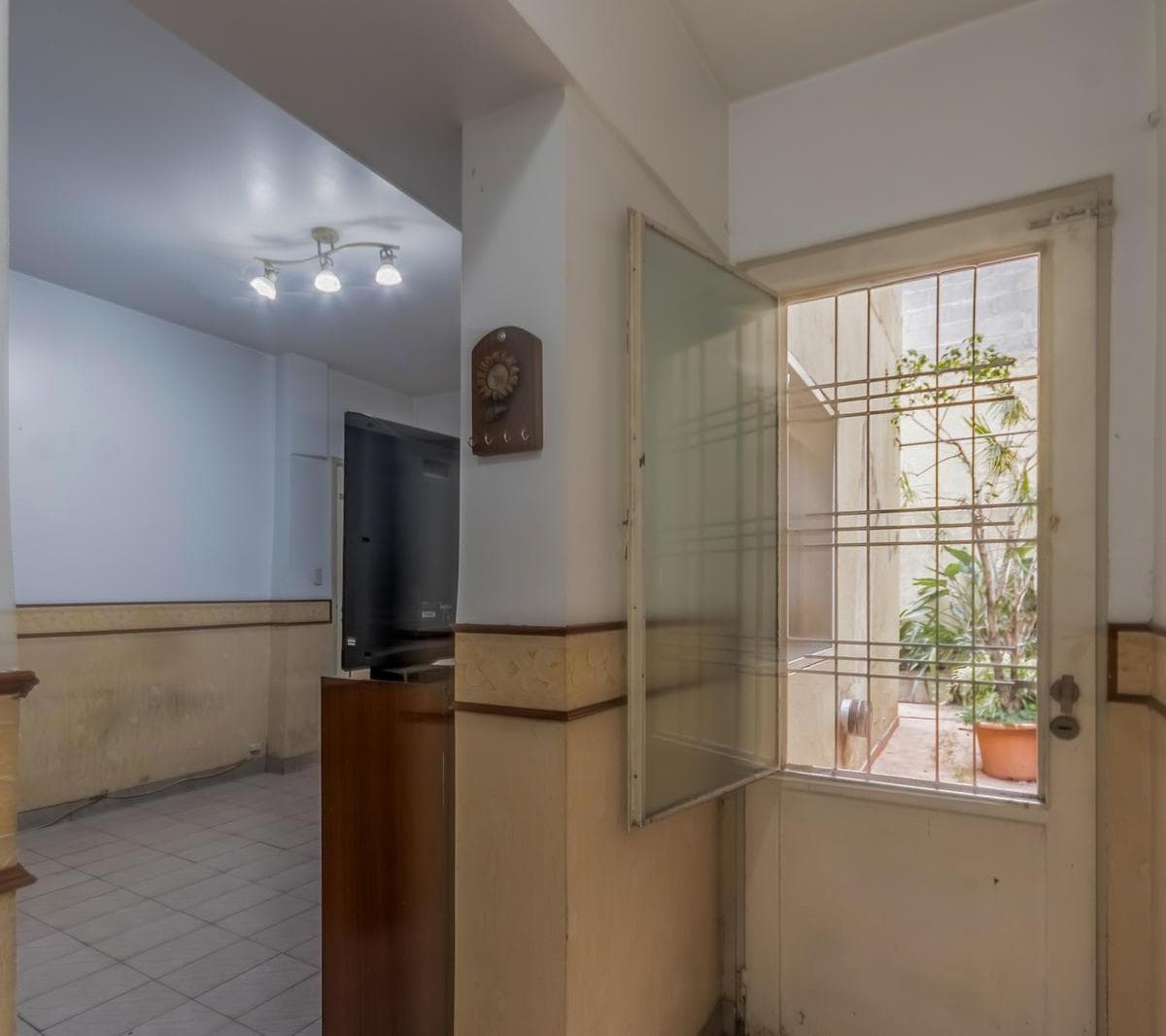 PH a La Venta de 3 Ambientes en Santos Lugares con Patio Cubierto, Terraza y Quincho 2
