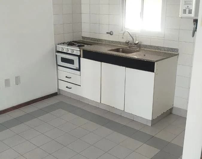 Royo Inmobiliaria alquila monoambiente zona Facultad de Abogacía 5