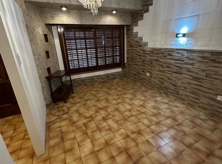 EXCELENTE CASA CON TERRAZA Y COCHERA 2