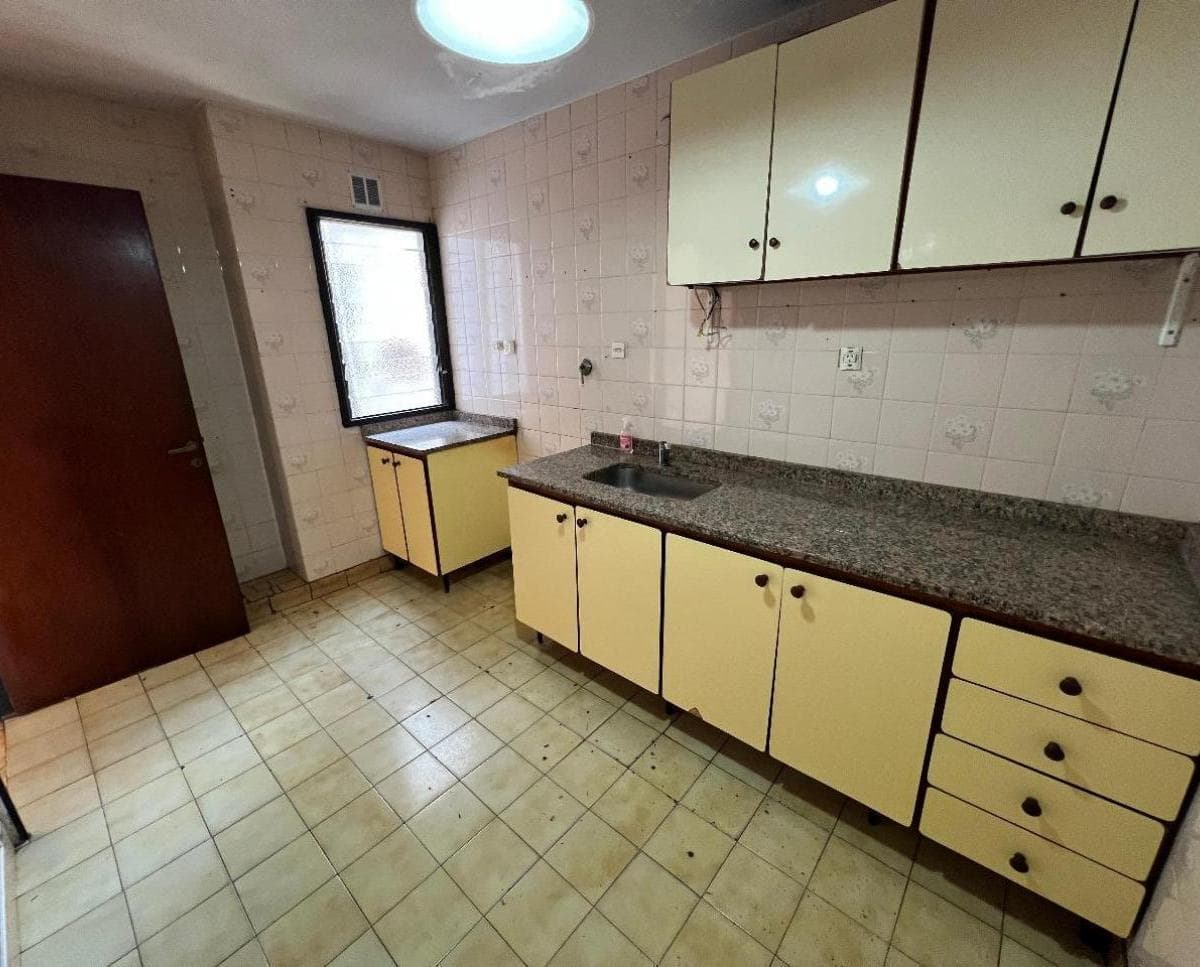 Amplio Departamento de 4 Ambientes 4