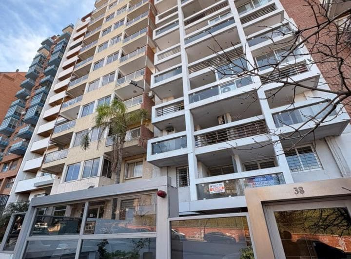 Depto 1 dormitorio con balcon frente al parque  1