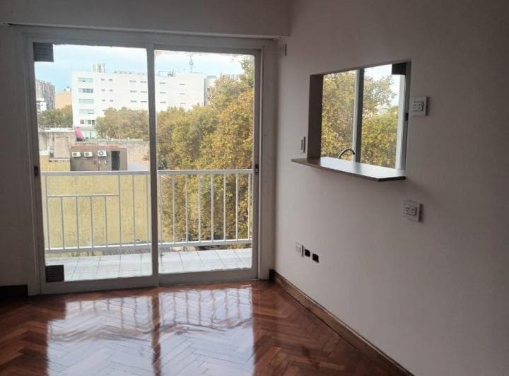 Departamento 2 ambientes a la calle con balcon 1