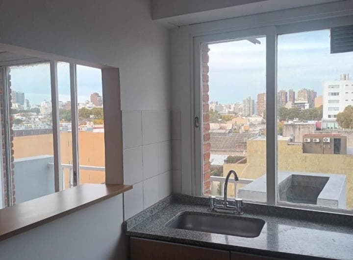 Departamento 2 ambientes a la calle con balcon 5