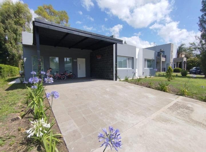 CASA EN ALQUILER BARRIO MALIBU 3