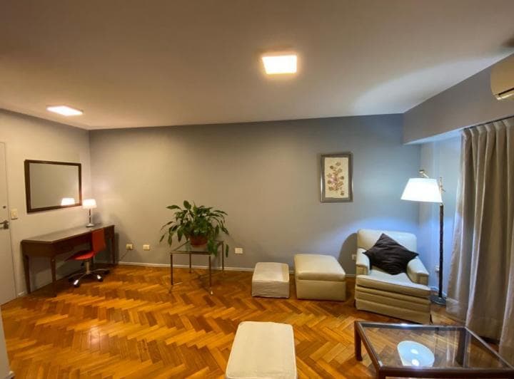 Semipiso 3 ambientes al frente. Balcón. Amplio y luminoso. Excelente Ubicación 2