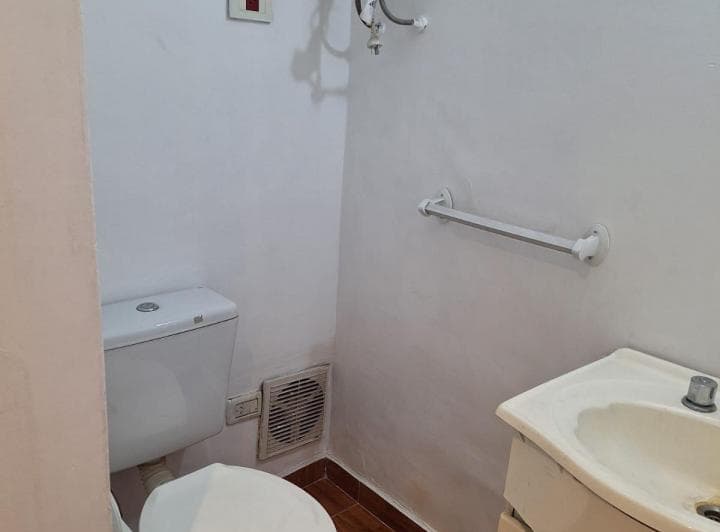 LOCAL COMERCIAL EN ALQUILER-IMPECABLE -60 M2  3