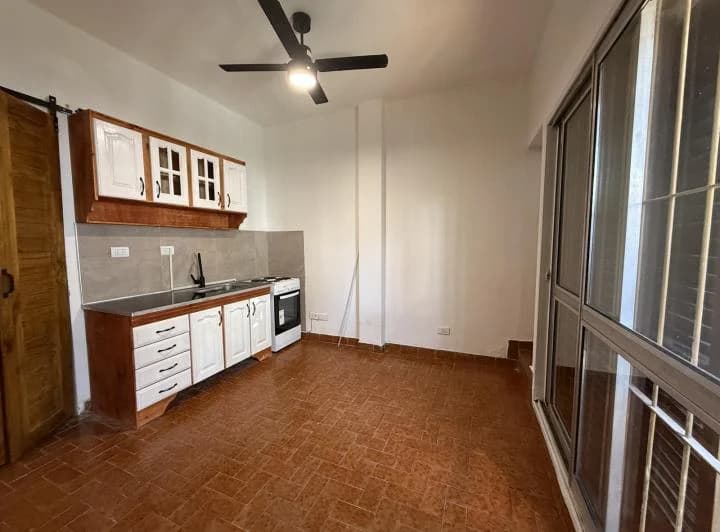 DEPARTAMENTO 2 AMBIENTES MONTE CASTRO 4