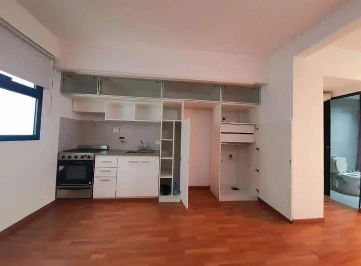 Departamento en alquiler. Ubicado en 15 47 y 48. 2