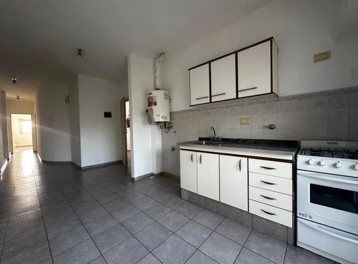 Departamento en alquiler. Ubicado en 118 69 y 70 3