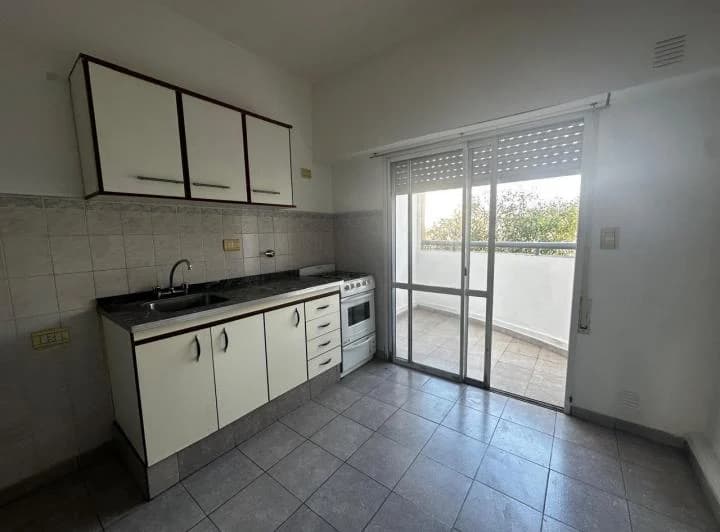 Departamento en alquiler. Ubicado en 118 69 y 70 1