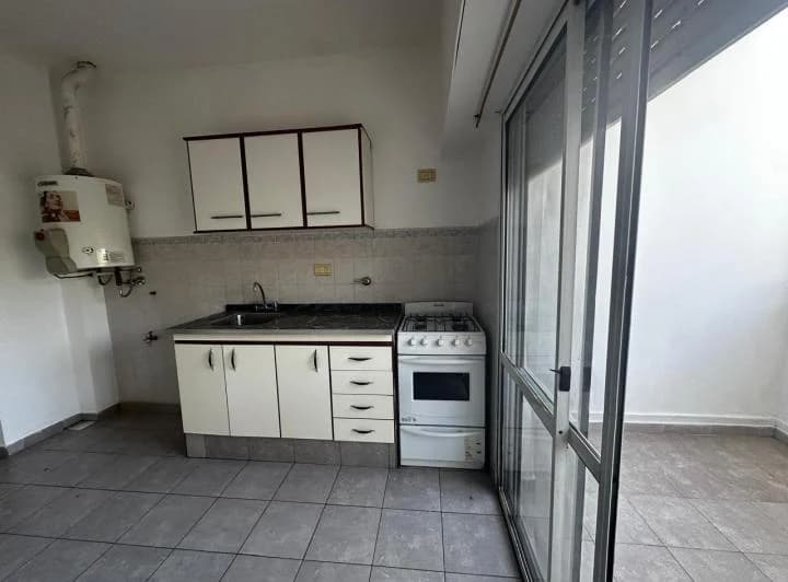 Departamento en alquiler. Ubicado en 118 69 y 70 5