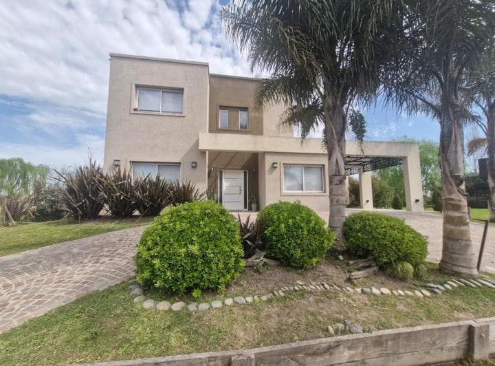Casa en alquiler temporal en Barrio Santa Rita 3