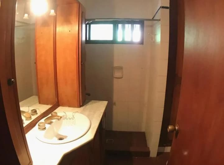 Casa en alquiler de 4 dormitorios, 2 baños y barbacoa en Colonia del Sacramento 5