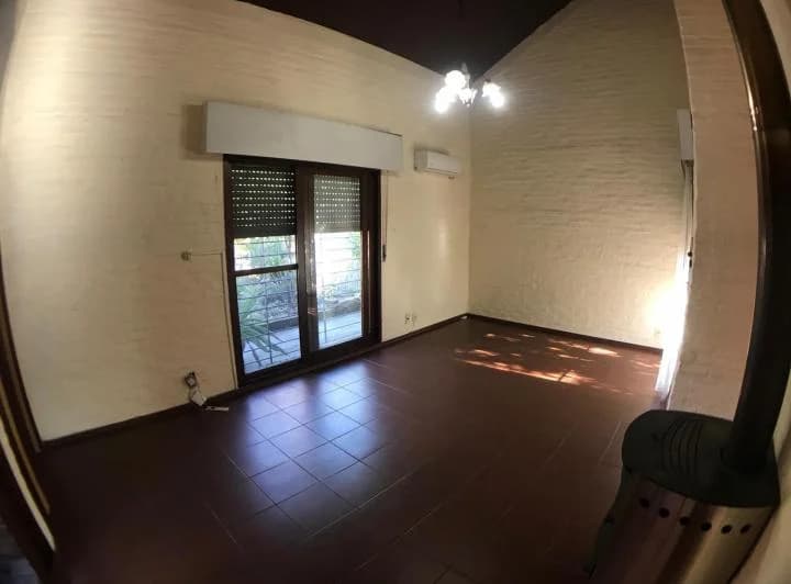 Casa en alquiler de 4 dormitorios, 2 baños y barbacoa en Colonia del Sacramento 1