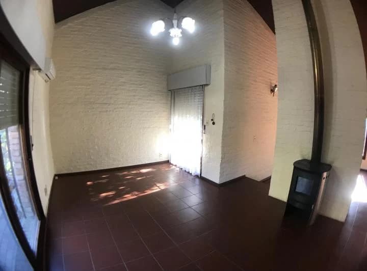 Casa en alquiler de 4 dormitorios, 2 baños y barbacoa en Colonia del Sacramento 3