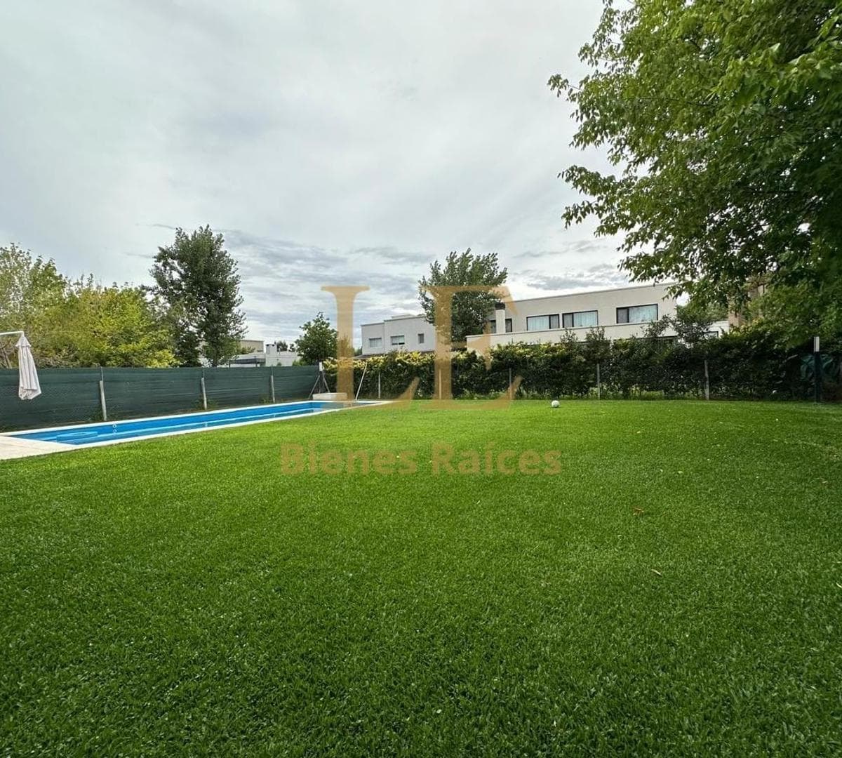 Venta Casa en Los Berros 2 Bella Vista 3