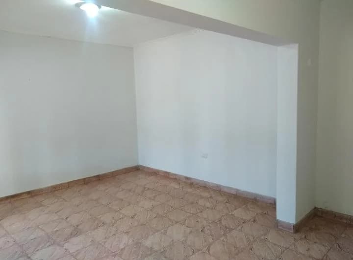 DUEÑO ALQUILA CASA EN CALLE DERQUI 2