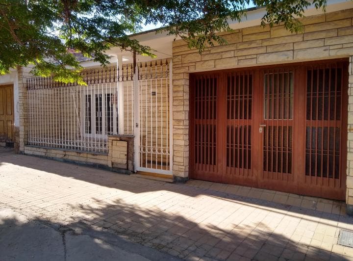 DUEÑO ALQUILA CASA EN CALLE DERQUI 1