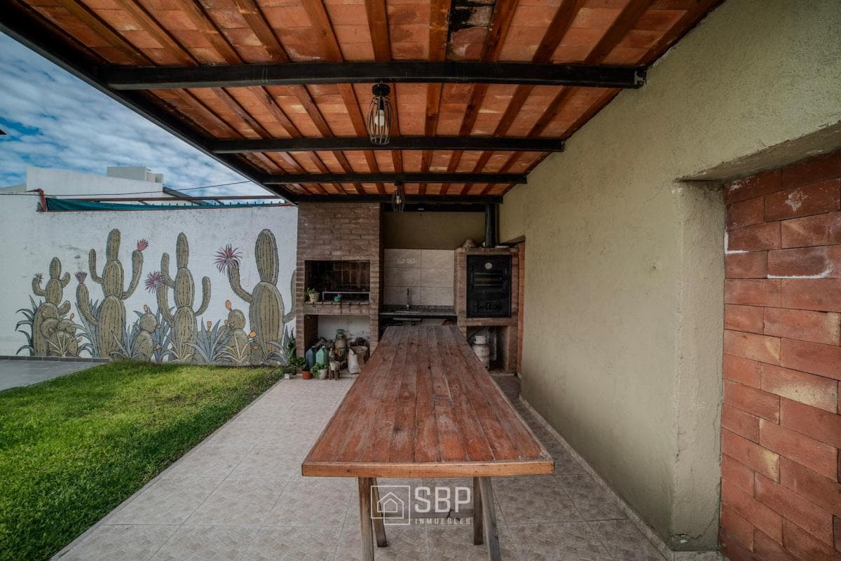 Apto Crédito | Casa en Venta | Planta Baja | Poeta Lugones | 4 Dorm 5