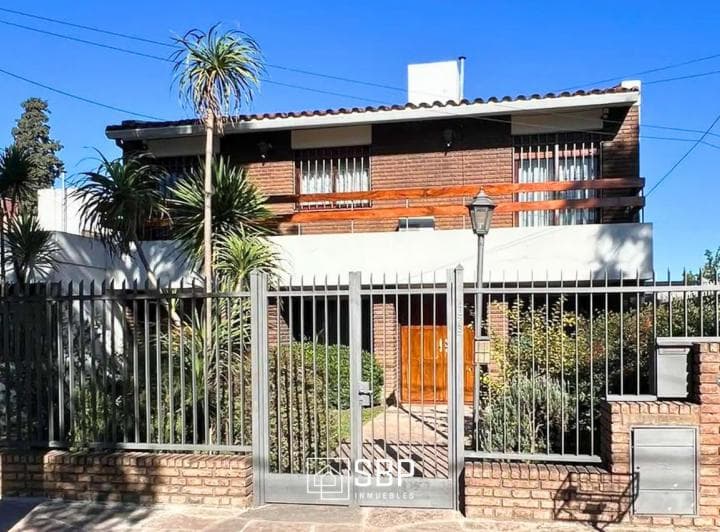 Se Vende Casa APTA CREDITO | 270m2 | 4 dorm 5