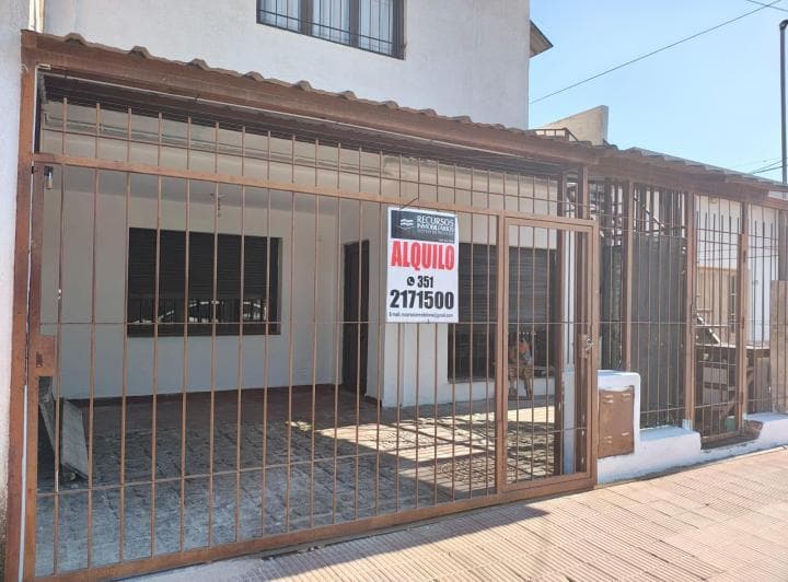 departamento amplio, planta alta B Ituzaingo 5