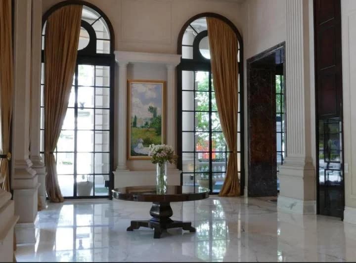 TORRE CHATEAU AV. LIBERTADOR.  4 ambientes, 2 cocheras,  226 metros totales. 2