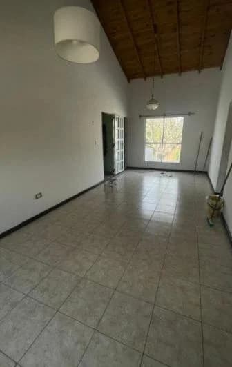VILLA PRIMERA - Se alquila PH 4 ambientes, primer piso por escalera 5